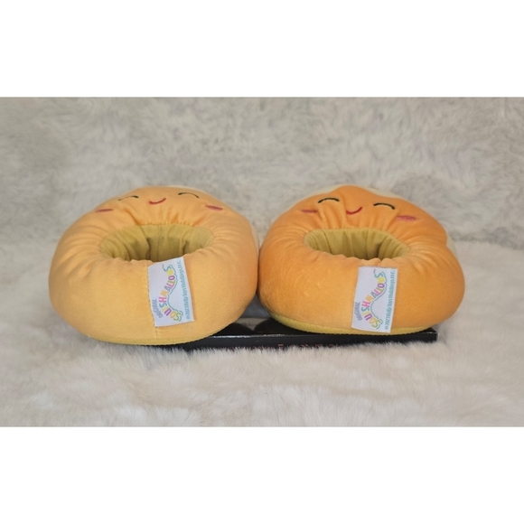 Cozy & Cute Chanel the Cinnamon Roll Plush Slippers – Size 2-3 - Picture 4 of 8